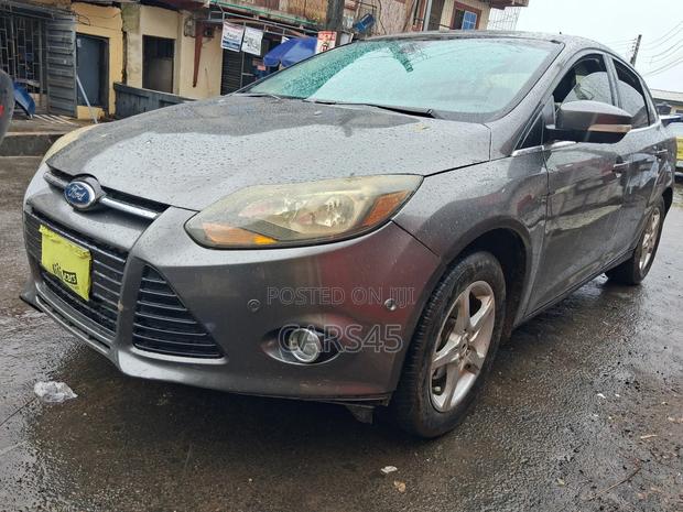 Ford Focus 2012 Gray