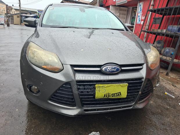 Ford Focus 2012 Gray