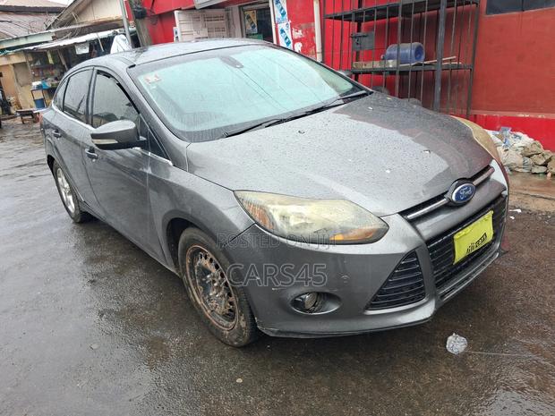 Ford Focus 2012 Gray