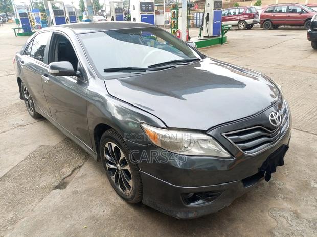 Toyota Camry 2010 Gray