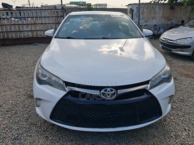 Toyota Camry 2016 White