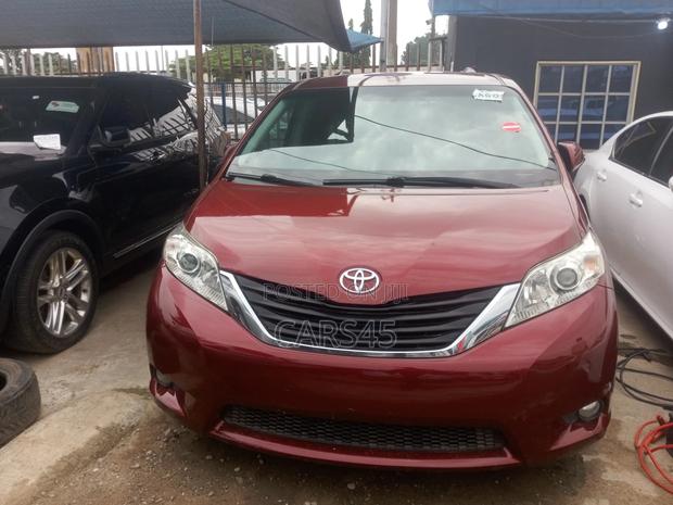 Toyota Sienna 2012 Burgandy