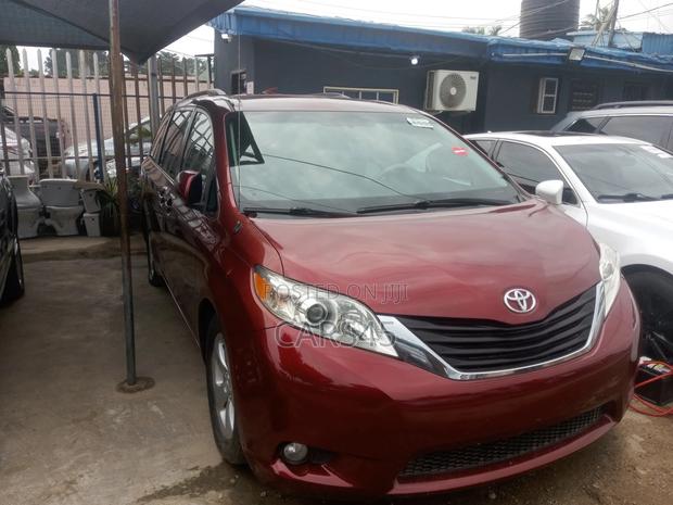 Toyota Sienna 2012 Burgandy