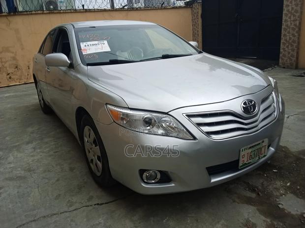 Toyota Camry 2011 Silver