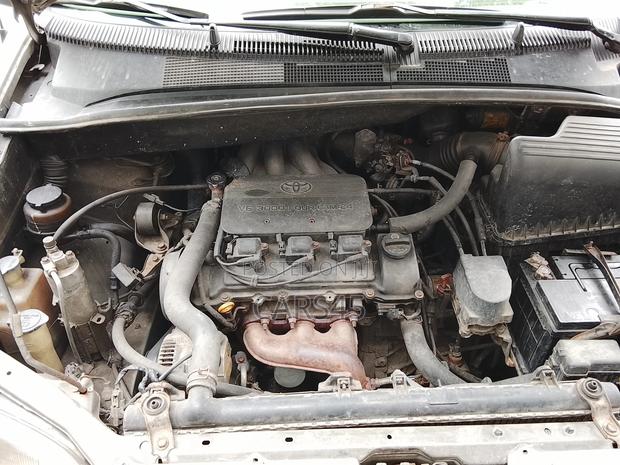 Toyota Sienna CE & 1 hatch 2000 Gold