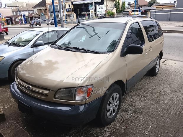 Toyota Sienna CE & 1 hatch 2000 Gold