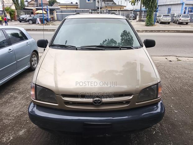 Toyota Sienna CE & 1 hatch 2000 Gold