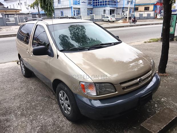 Toyota Sienna CE & 1 hatch 2000 Gold