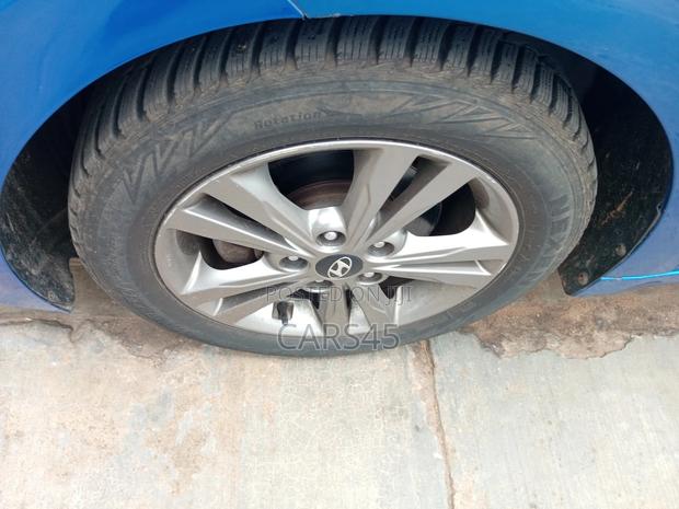 Hyundai Elantra 2018 Blue