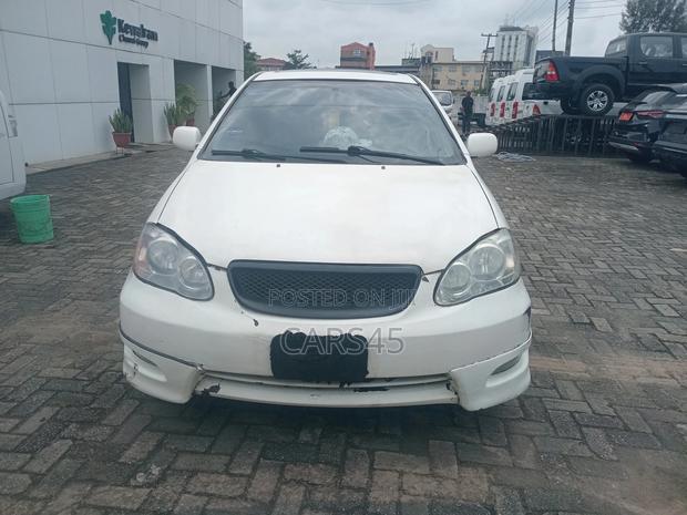 Toyota Corolla 2005 White