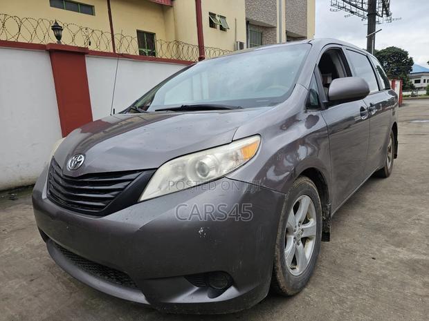 Toyota Sienna 2012 Gray