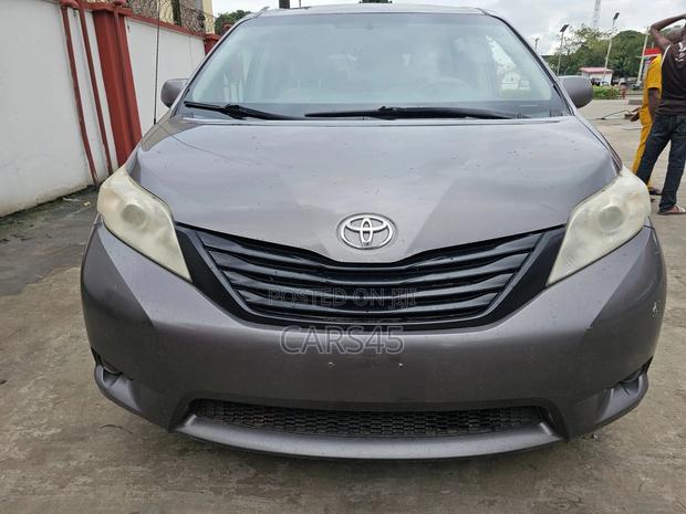 Toyota Sienna 2012 Gray