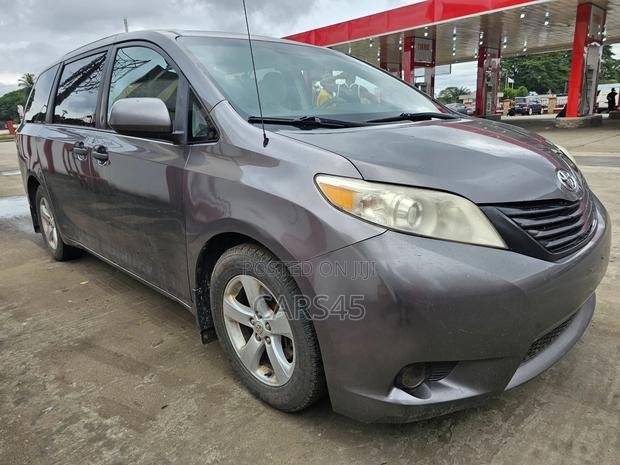 Toyota Sienna 2012 Gray