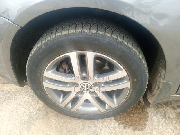 Volkswagen Passat 2008 Gray