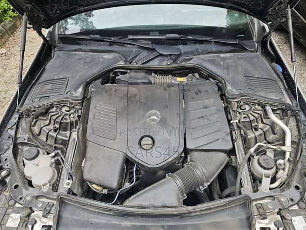 Mercedes-Benz C300 2023 Black