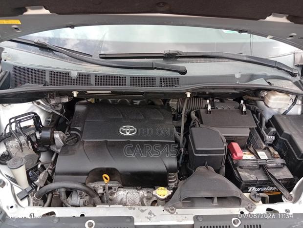 Toyota Sienna 2010 Gray