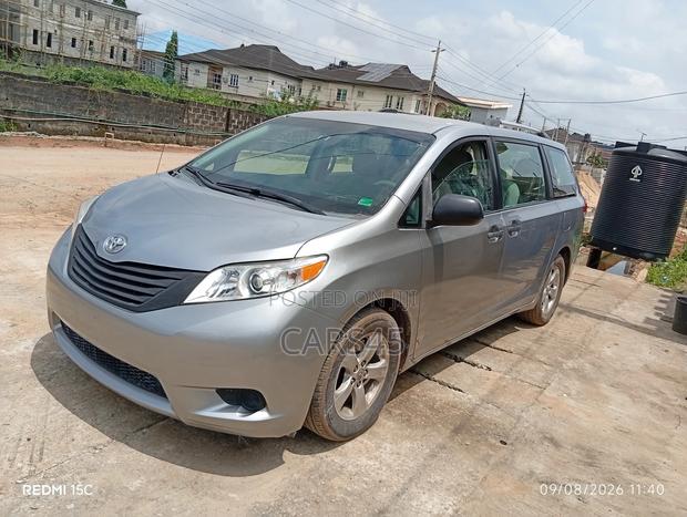 Toyota Sienna 2011 Gray