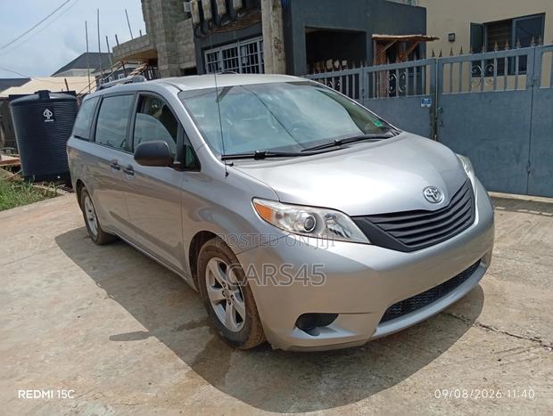 Toyota Sienna 2010 Gray