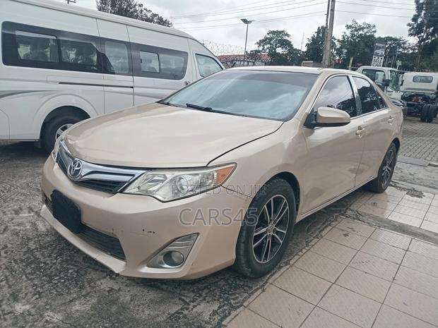 Toyota Camry 2012 Gold