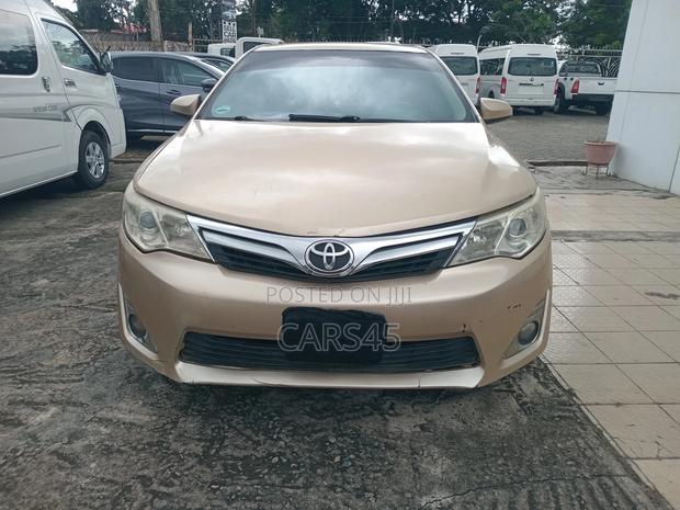 Toyota Camry 2012 Gold
