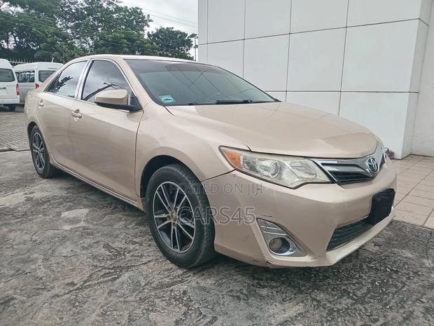 Toyota Camry 2012 Gold