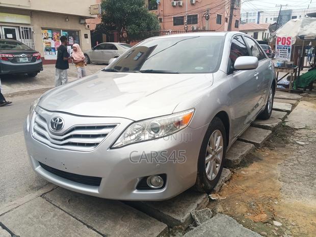 Toyota Camry 2011 Silver