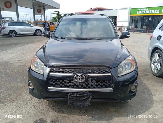 Toyota RAV4 2010 Black