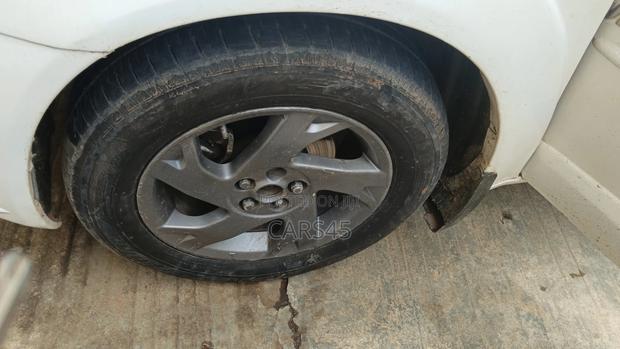 Pontiac Vibe Automatic 2003 White