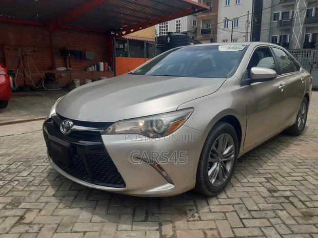 Toyota Camry 2015 Gold