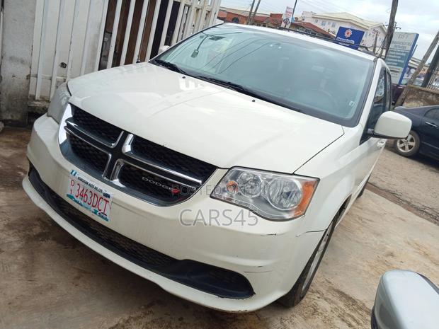 Dodge Caravan 2012 White