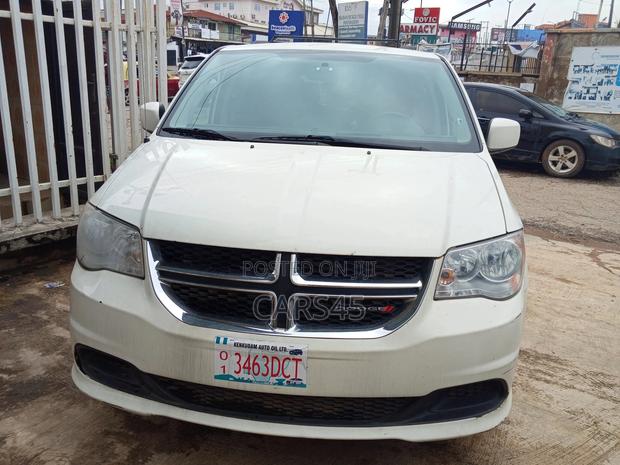 Dodge Caravan 2012 White