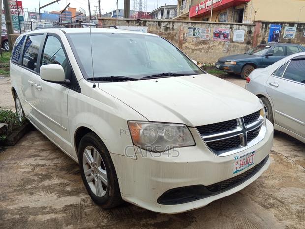 Dodge Caravan 2012 White