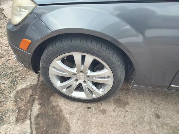 Mercedes-Benz C300 2011 Gray