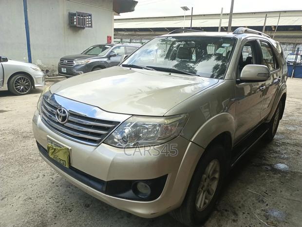 Toyota Fortuner 2014 Gold