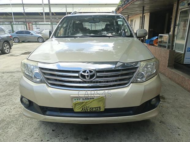 Toyota Fortuner 2014 Gold