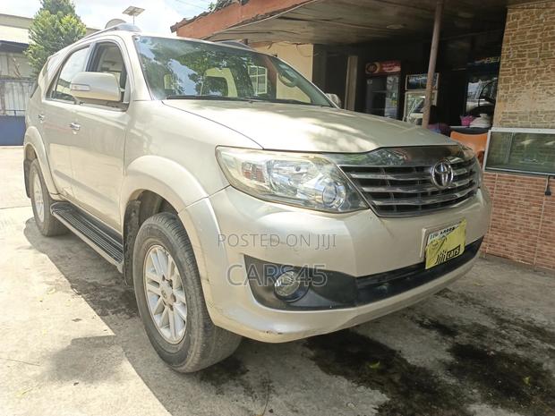 Toyota Fortuner 2014 Gold