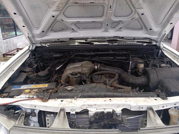 Nissan Pick-Up 2007 White
