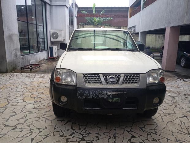 Nissan Pick-Up 2007 White
