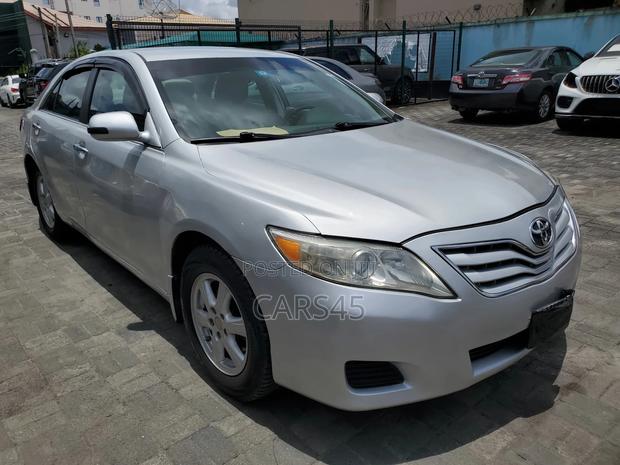 Toyota Camry 2010 Silver