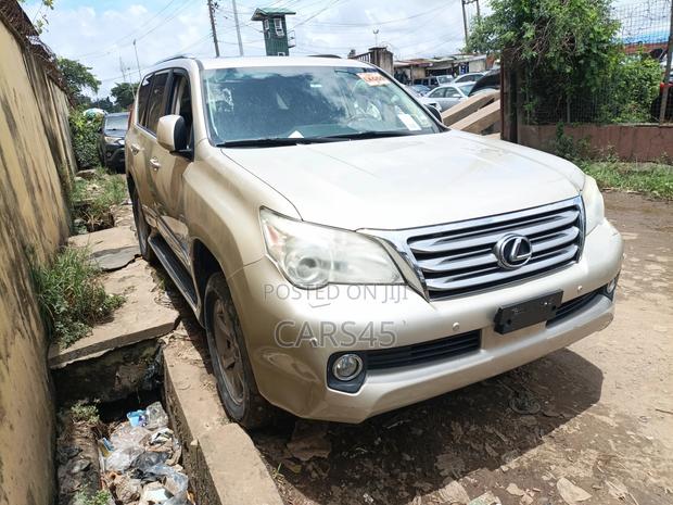 Lexus GX 2013 Gold