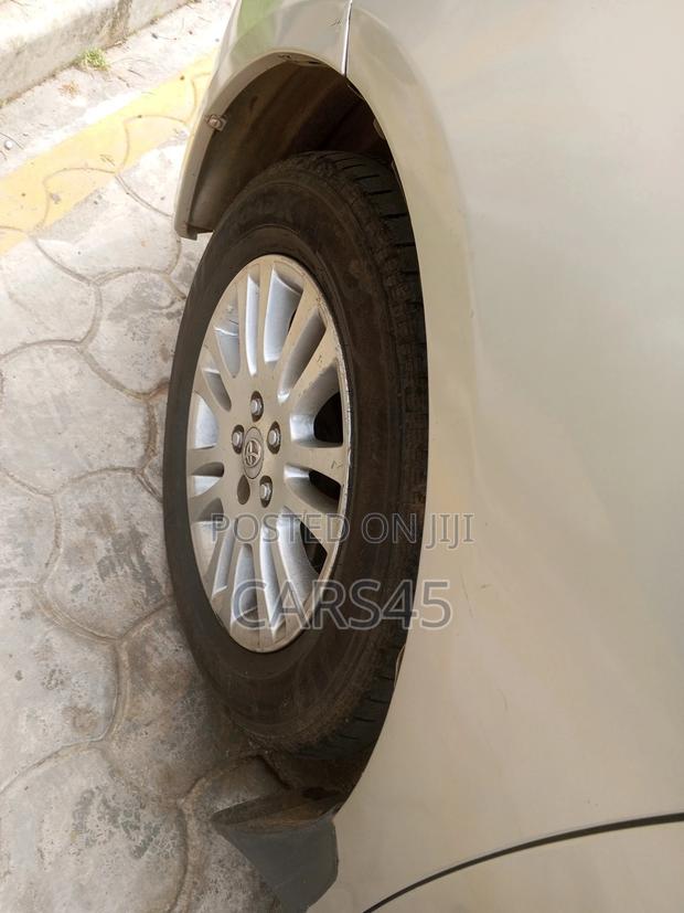 Toyota Sienna 2010 Silver