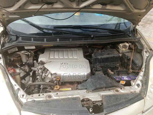 Toyota Sienna 2010 Silver