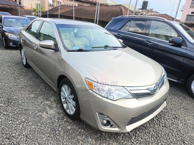 Toyota Camry 2014 Gold
