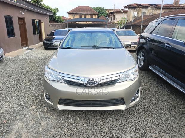 Toyota Camry 2014 Gold