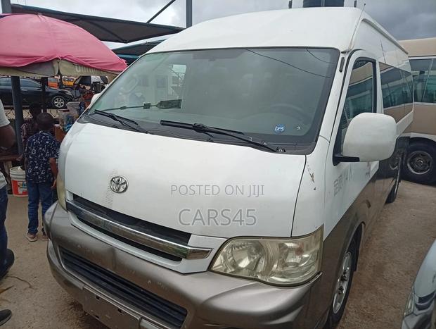 Toyota HiAce 2013 White