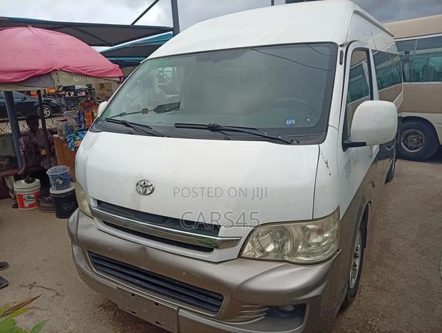 Toyota HiAce 2013 White