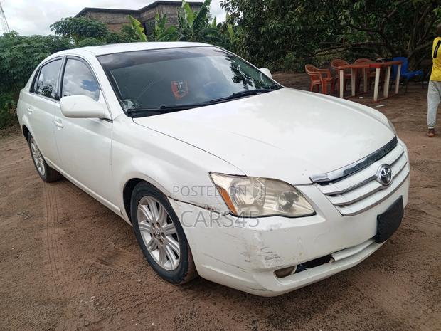 Toyota Avalon XLS 2007 White