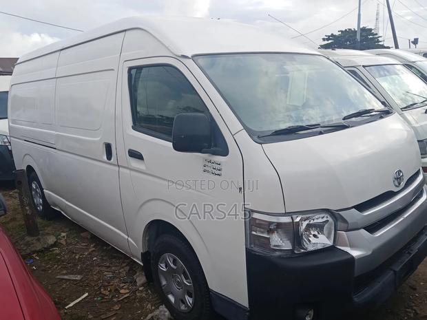 Toyota HiAce 2015 White