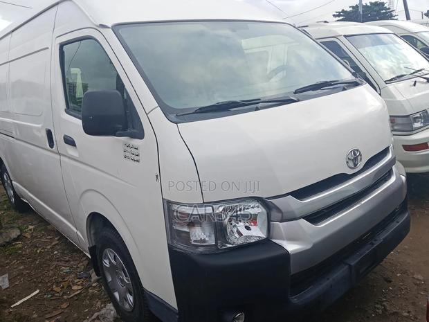 Toyota HiAce 2015 White