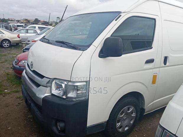 Toyota HiAce 2015 White